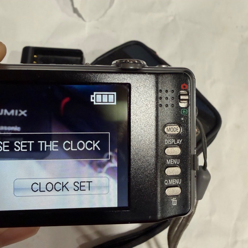 Panasonic Lumix DMC-FH22 Digital Camera 14MP 8x Zoom Black Y2K Digicam Bundle - Picture 9 of 16